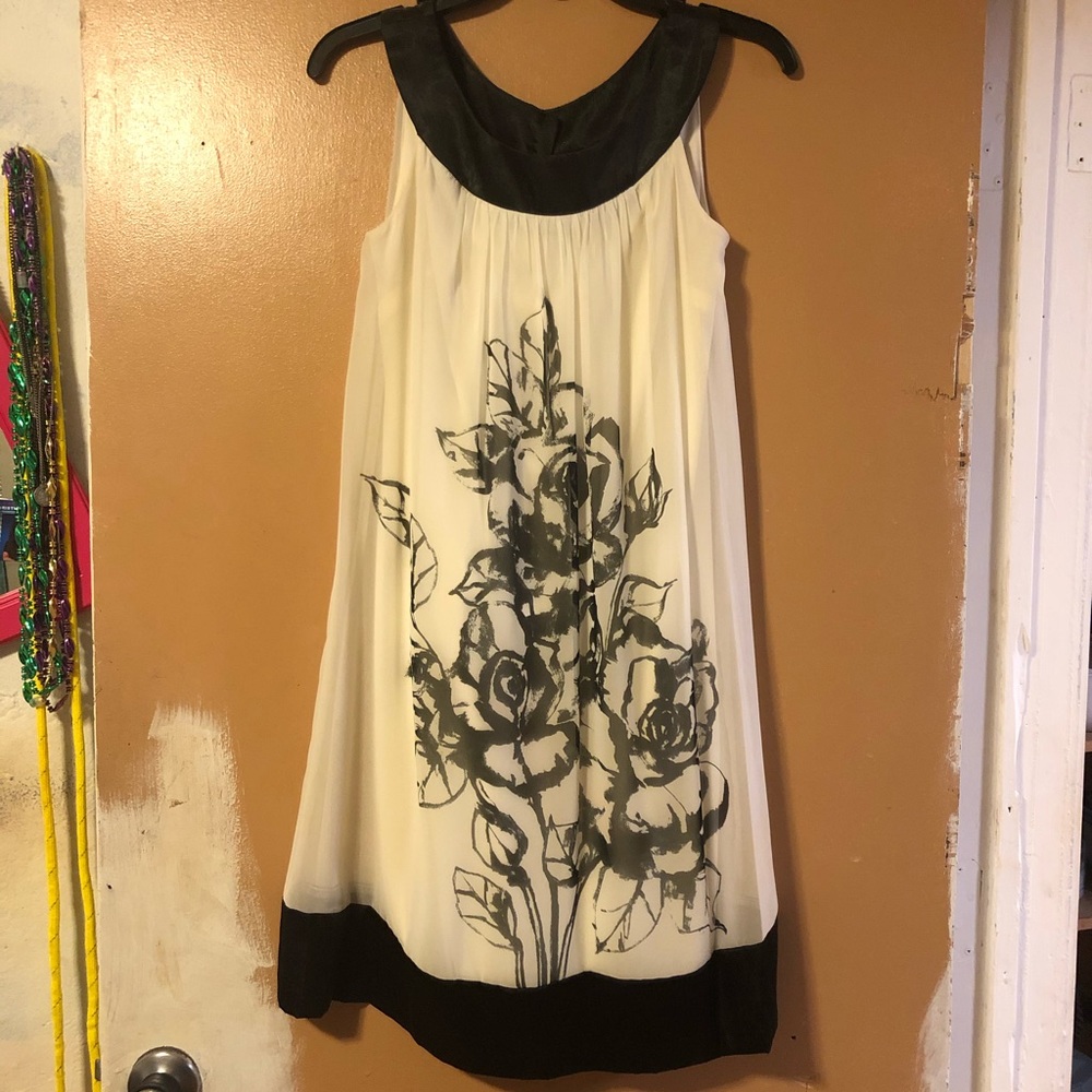 Short black and white dress